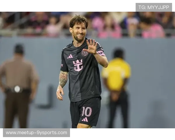 国际足坛热议：梅西转会风波引发多方关注，巴黎与巴萨之间的博弈再起