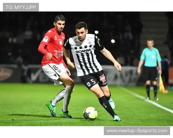 昂热俱乐部迎来新赛季关键转折球队阵容调整与未来发展前景分析